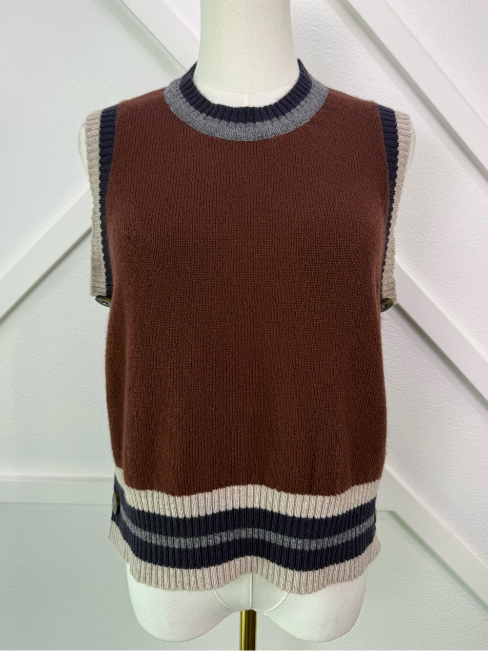 Diega PUMIO 100% Extra Fine Merino Wool Sweater Vest Side Button Medium Brown - Picture 2 of 10